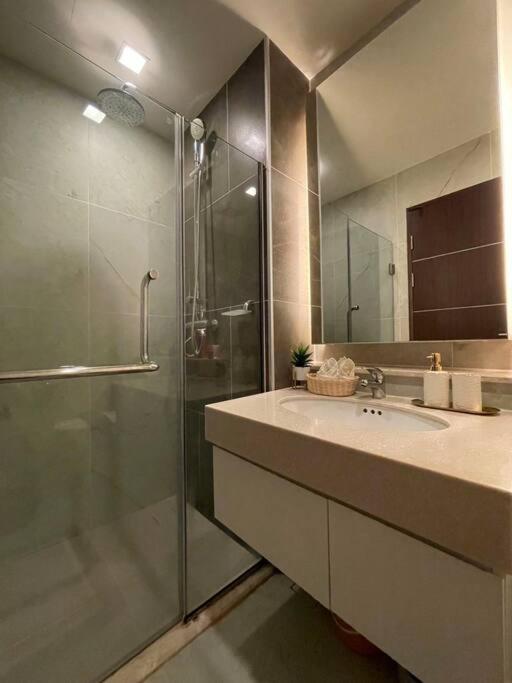 Luxury And Modern Condo In Central Chiang Mai - Astra Condo Exterior photo